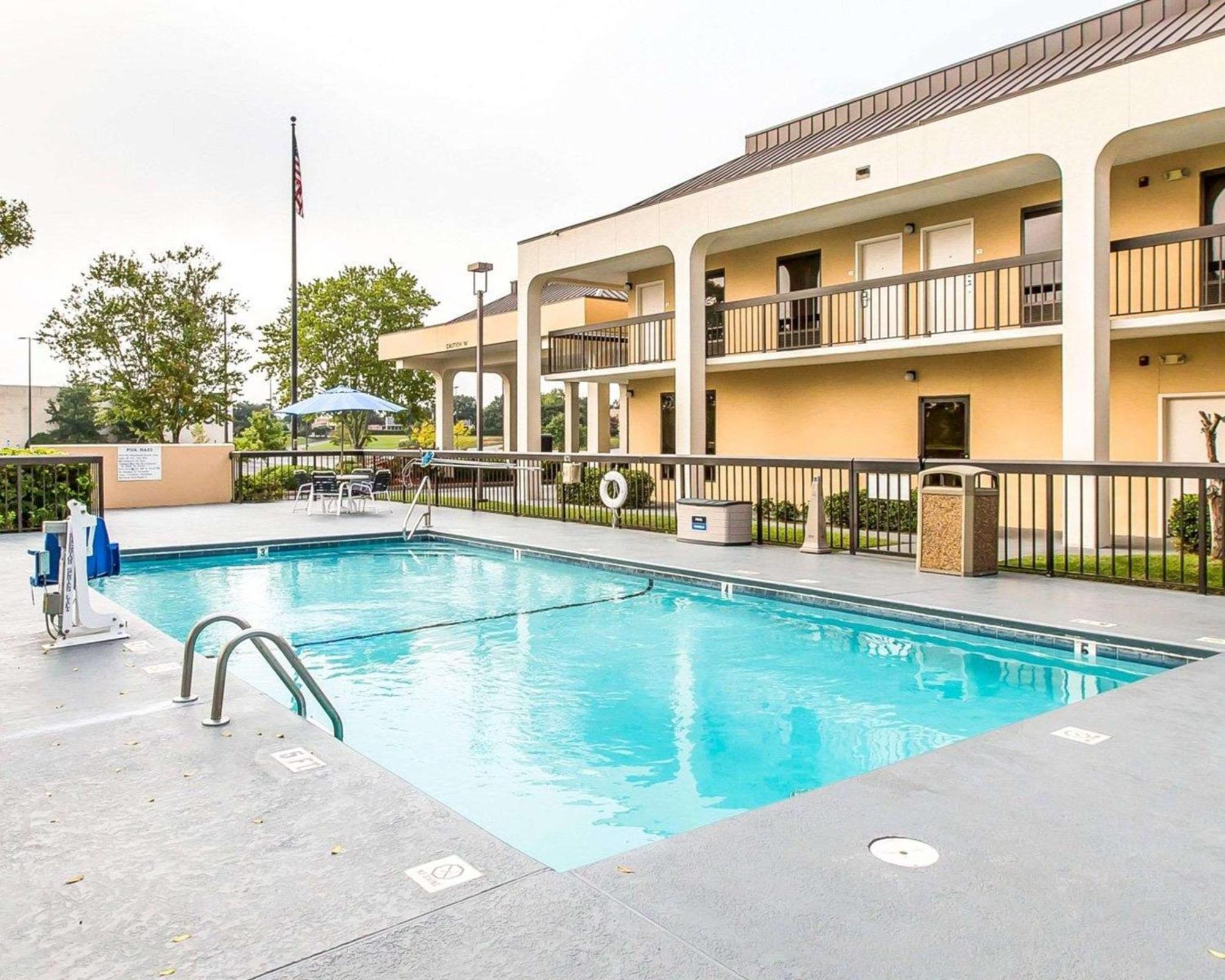 Quality Inn At The Mall - Valdosta Bagian luar foto
