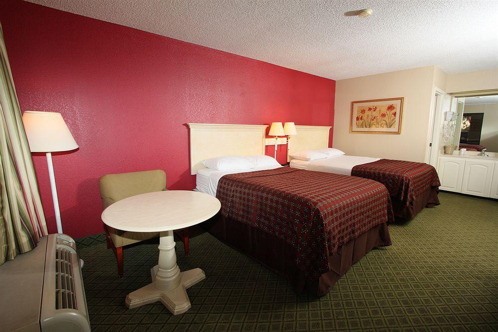 Quality Inn At The Mall - Valdosta Bagian luar foto